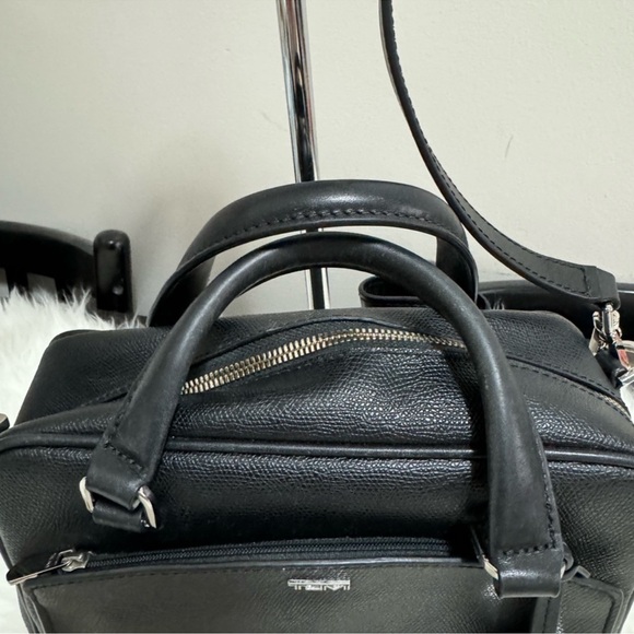 SOLD‼️Tumi sling bag - Picture 3 of 14